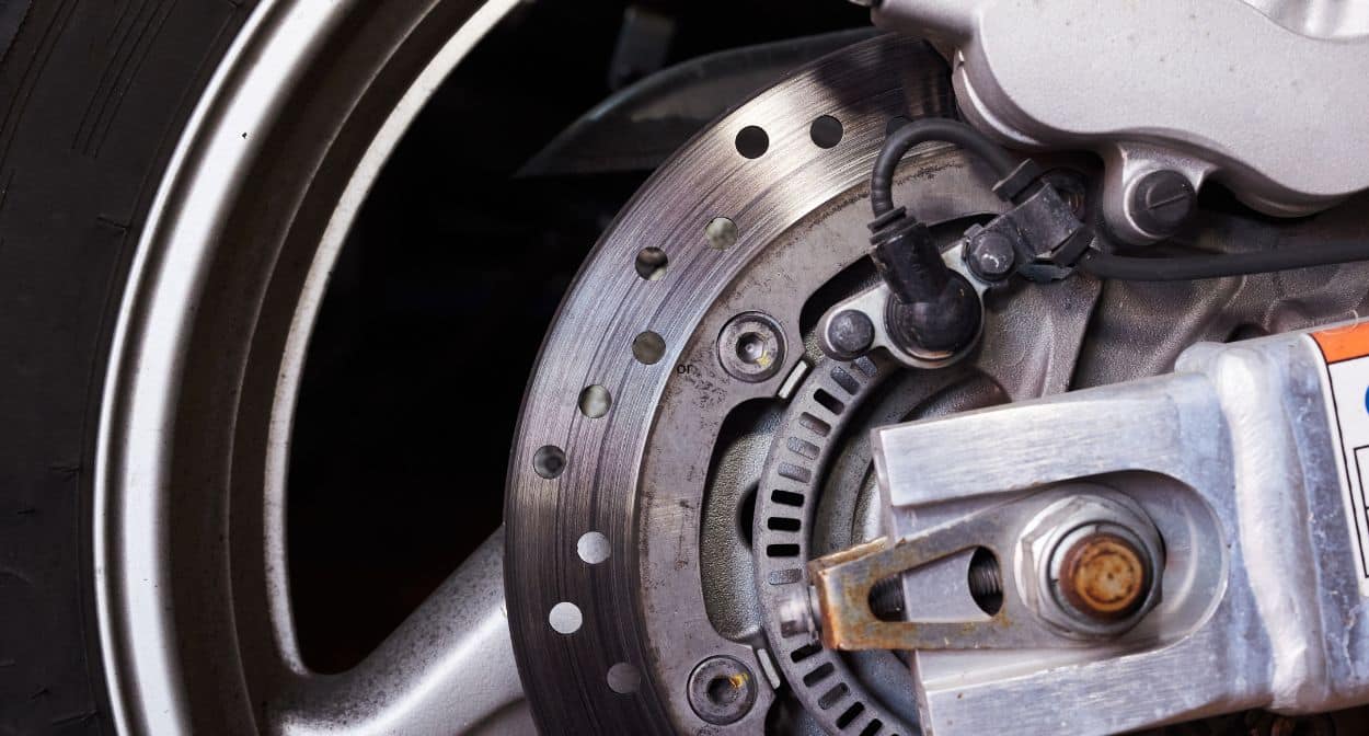 Complete Guide to RV Brake Systems Air vs Hydraulic Brakes