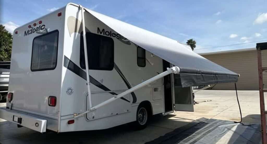 What Are Manual and Power RV Awnings